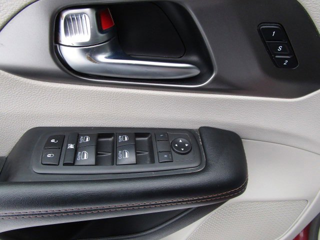 Used 2020 Chrysler Pacifica Touring-L Plus image 13