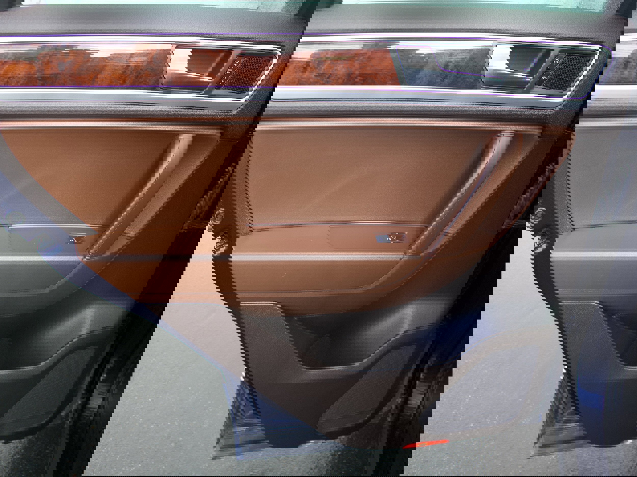 Used 2013 Volkswagen Touareg Executive image 25