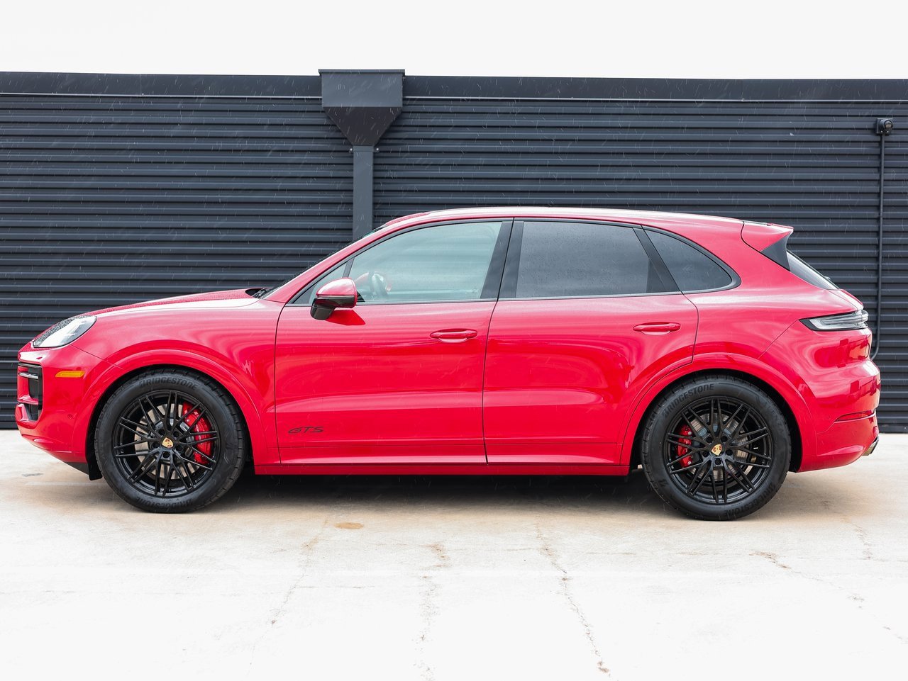 New 2025 Porsche Cayenne GTS image 2