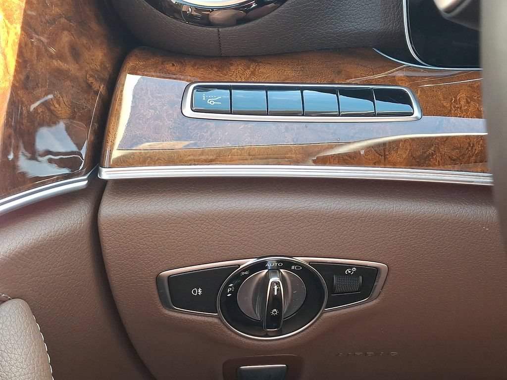 Used 2019 Mercedes-Benz E 300 4MATIC image 24