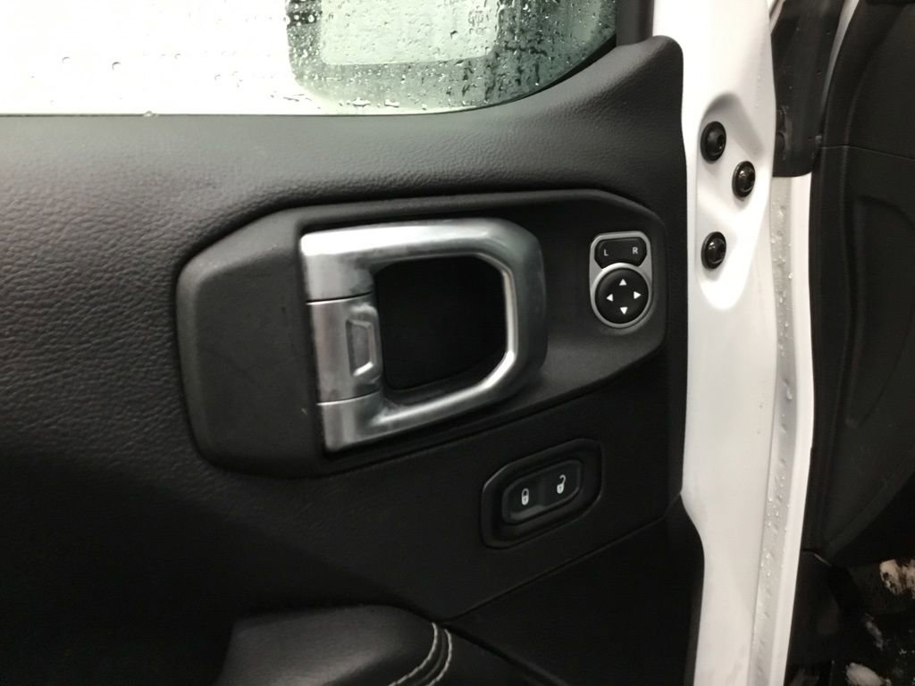 Used 2023 Jeep Wrangler Sahara image 8