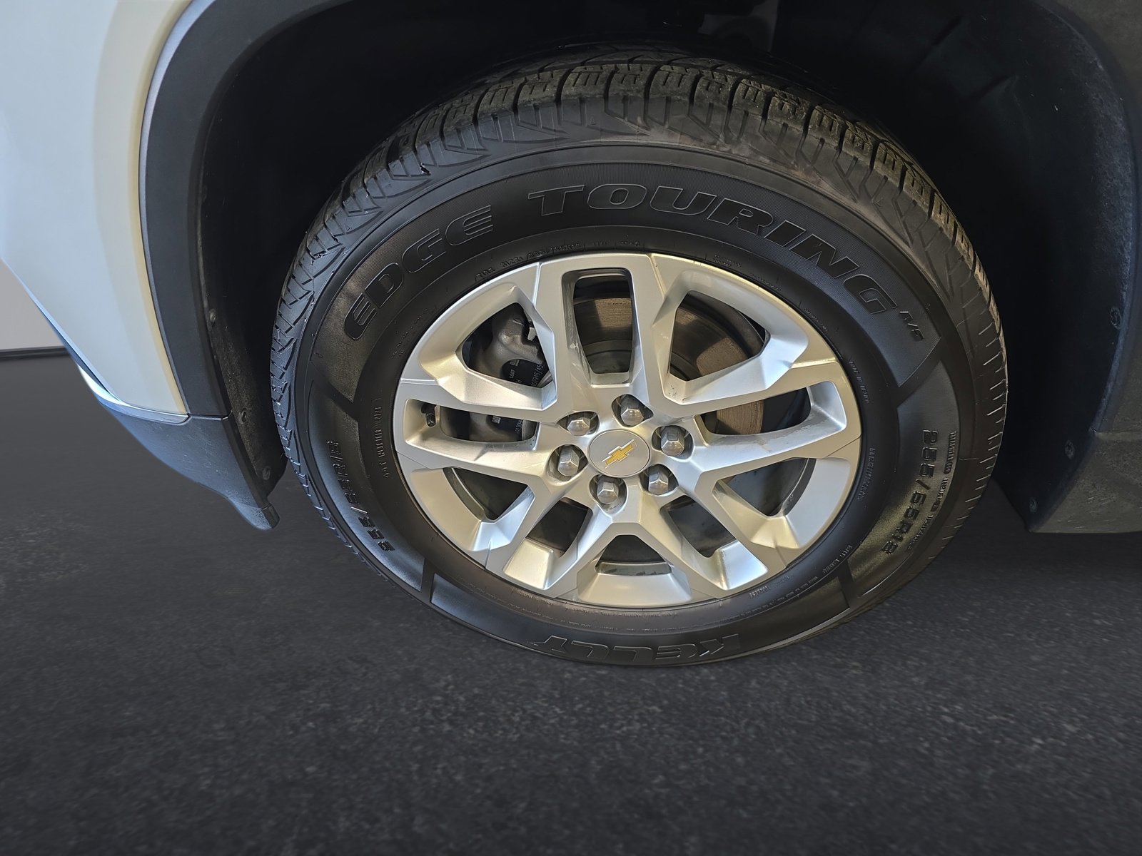 Used 2021 Chevrolet Traverse LT w/ LPO, Floor Liner Package AWD/4WD image 18