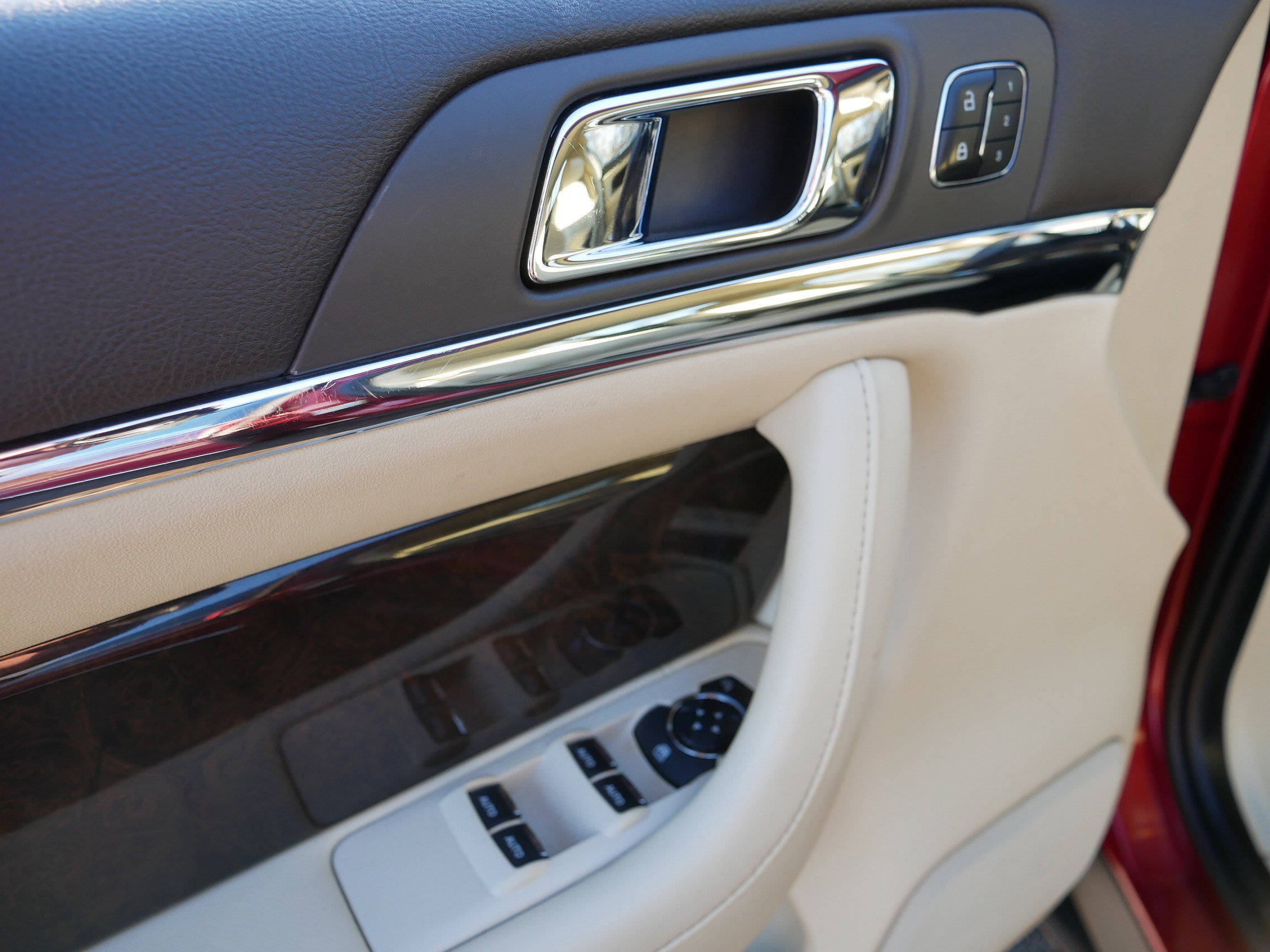 Used 2015 Lincoln MKS w/ Equipment Group 101A image 19