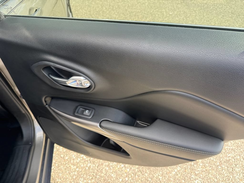 Used 2019 Jeep Cherokee Limited AWD/4WD image 23