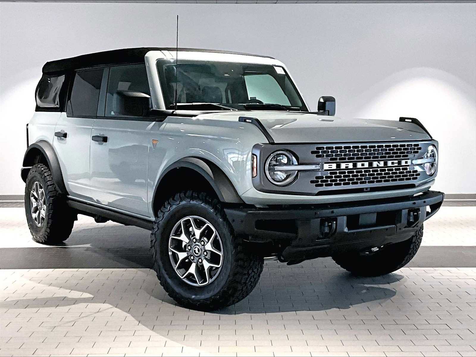 Used 2024 Ford Bronco Badlands image 12