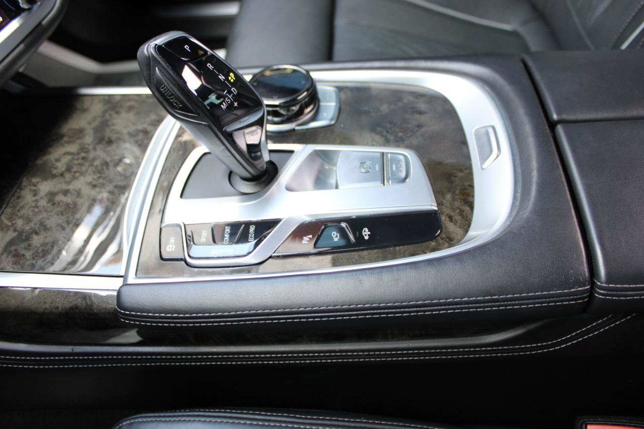 Used 2017 BMW 750i RWD image 35