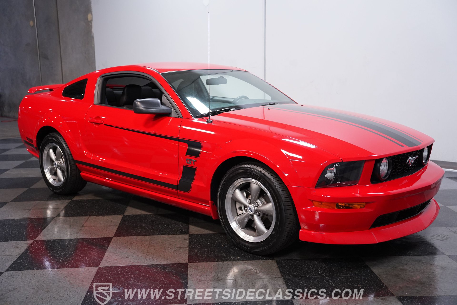 Used 2005 Ford Mustang GT RWD image 13