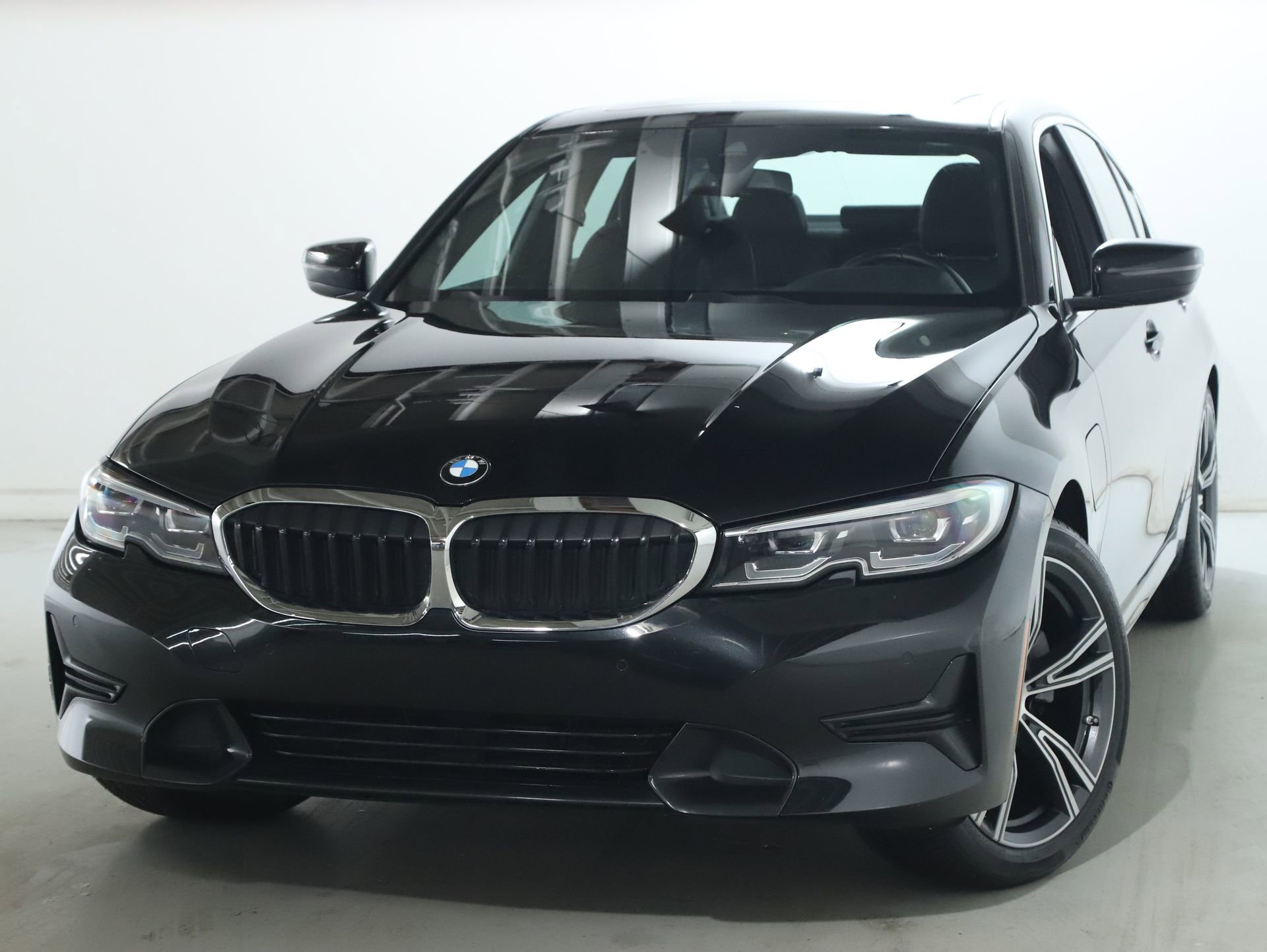 Used 2021 BMW 330e xDrive w/ Premium Package image 3