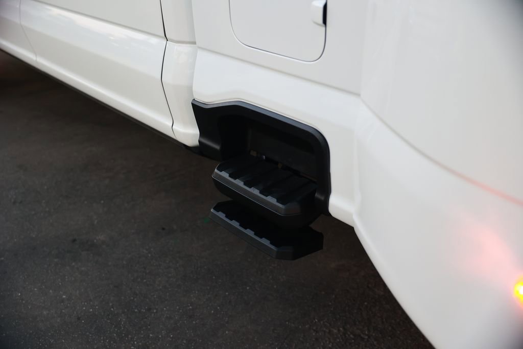 Used 2025 Ford F450 Platinum w/ FX4 Off-Road Package AWD/4WD image 16