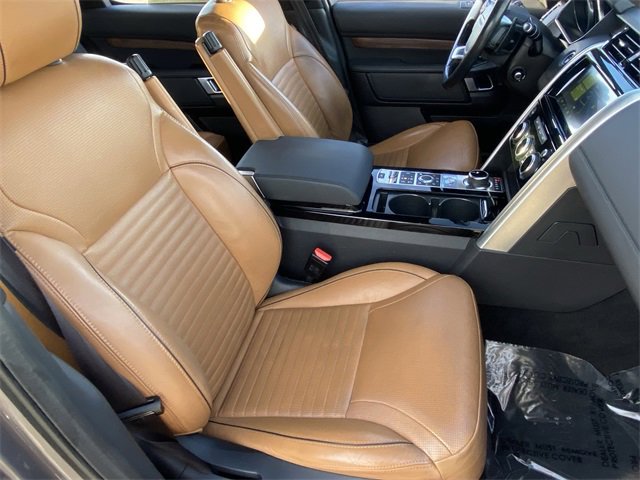Used 2017 Land Rover Discovery HSE image 19