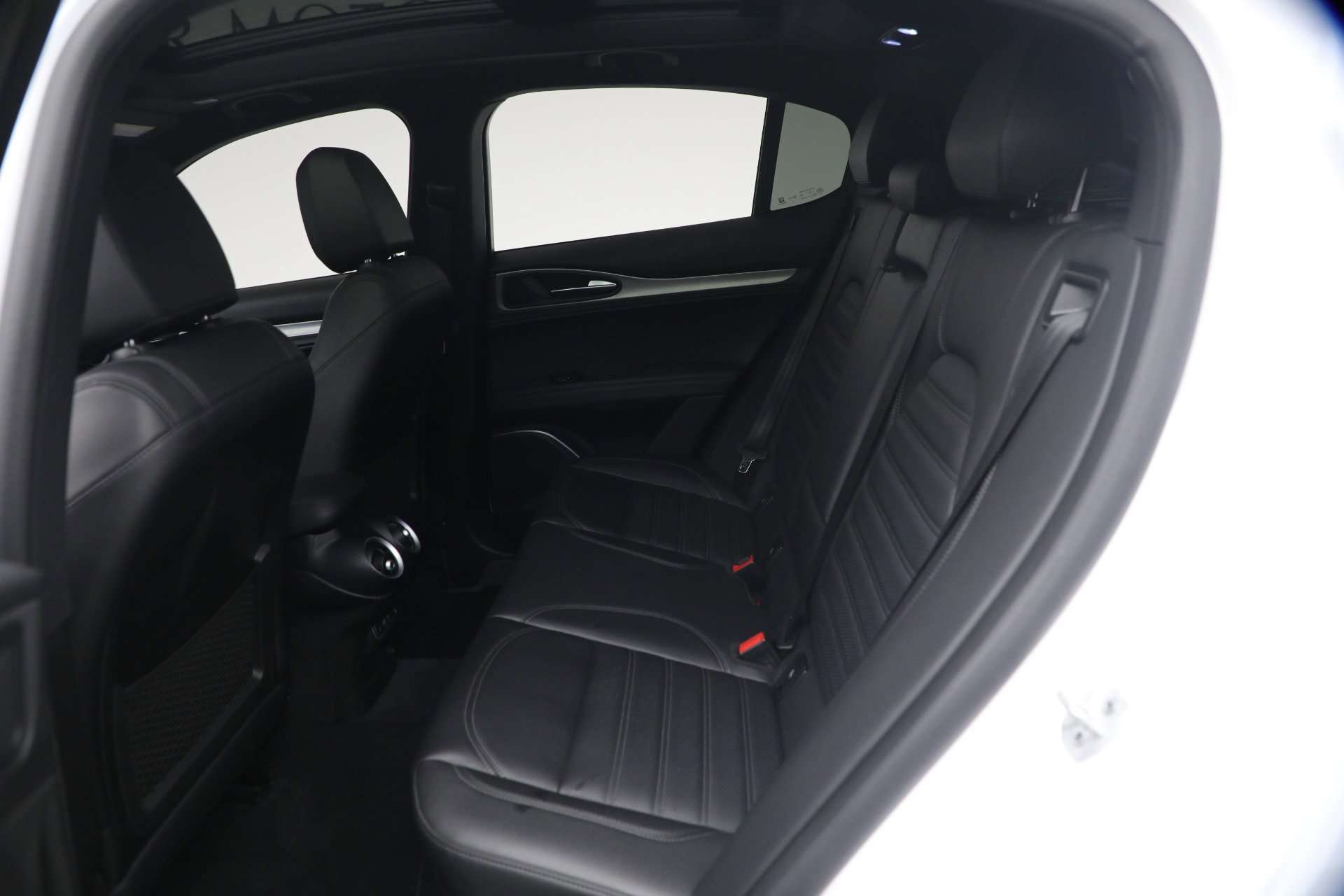 Used 2023 Alfa Romeo Stelvio Veloce AWD/4WD image 20