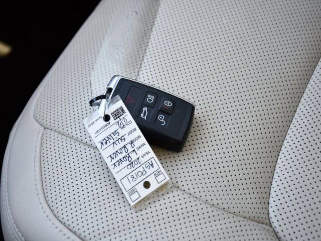 Used 2020 Land Rover Range Rover HSE image 15