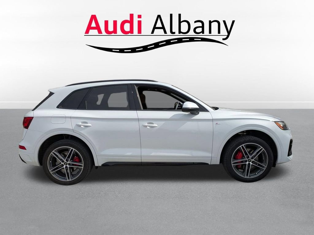 Used 2024 Audi Q5 e Premium Plus w/ Premium Plus Package image 7