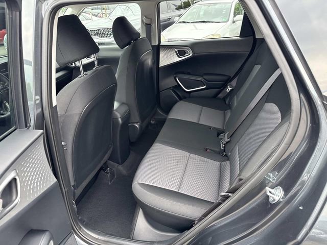 Used 2025 Kia Soul LX w/ LX Technology Package FWD image 16
