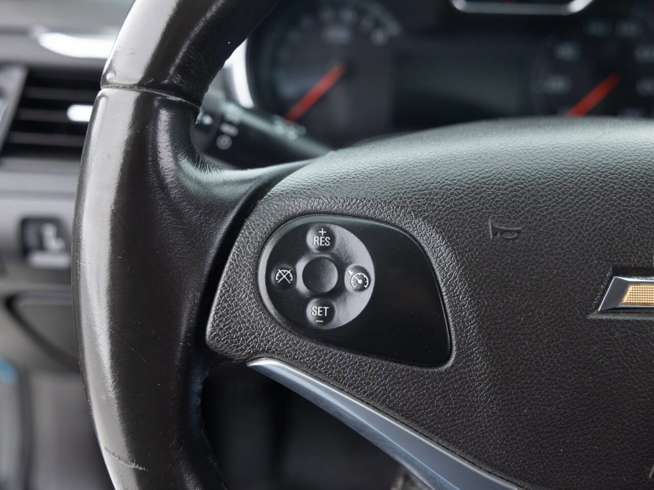 Used 2015 Chevrolet Impala LT w/ Convenience Package image 36