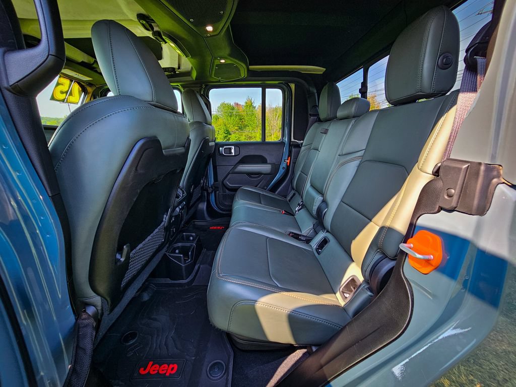 Used 2025 Jeep Gladiator Mojave AWD/4WD image 35