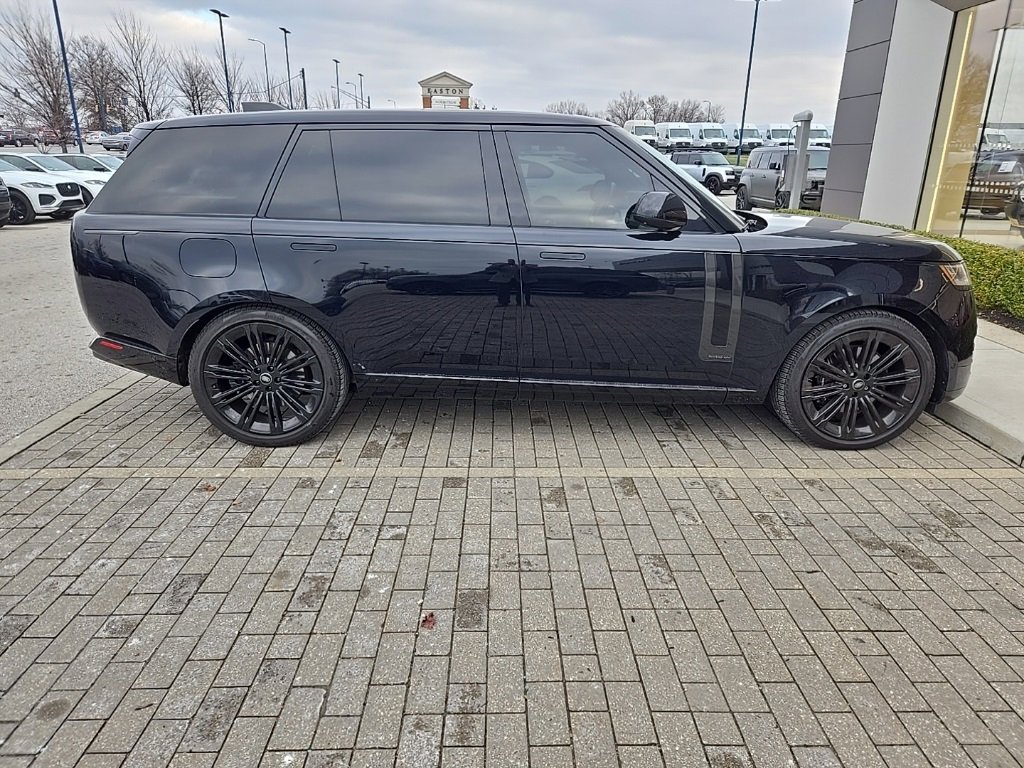 Used 2024 Land Rover Range Rover Long Wheelbase Autobiography image 4