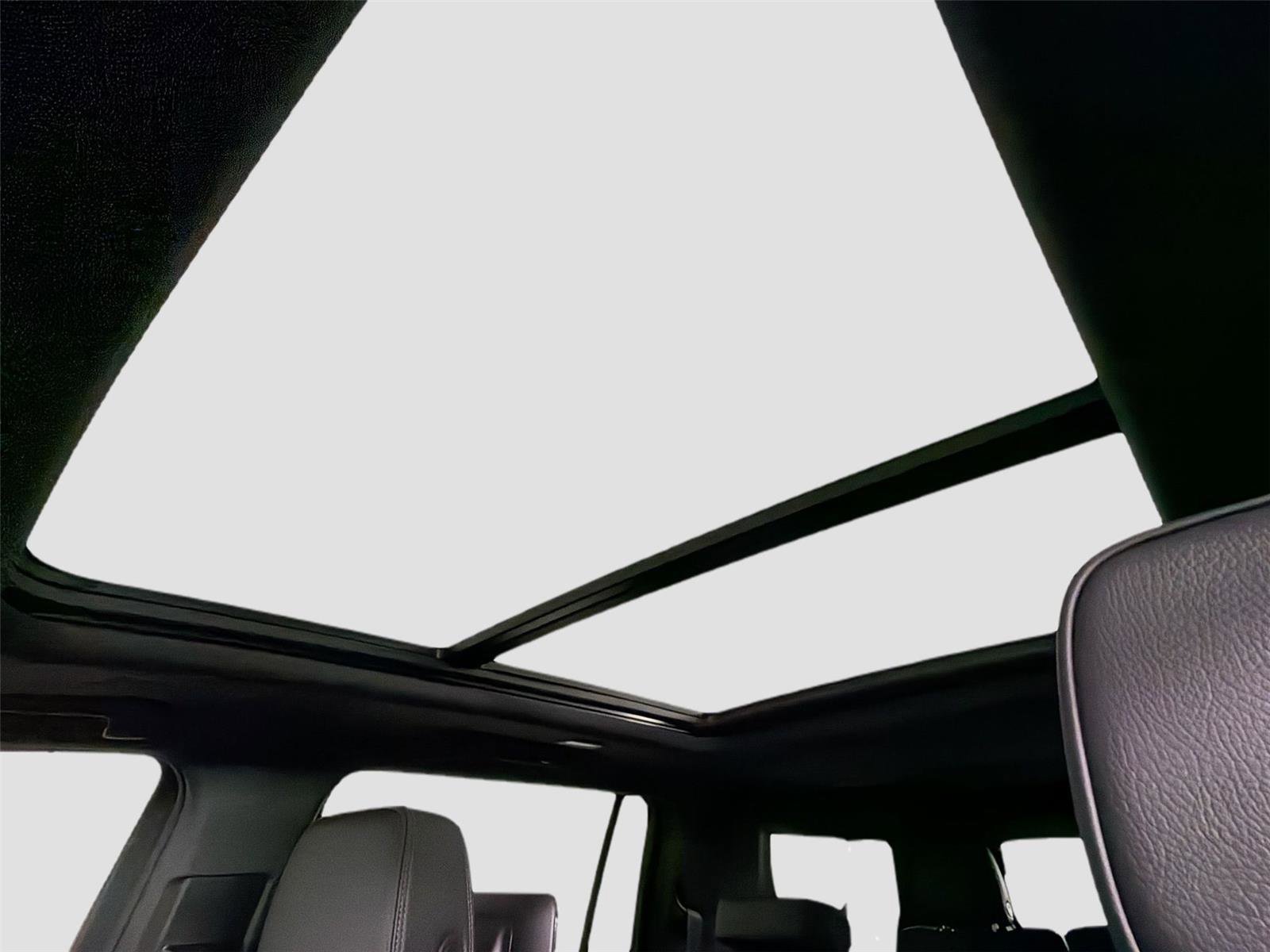 Used 2024 GMC Yukon XL Denali w/ Advanced Technology Package AWD/4WD image 22