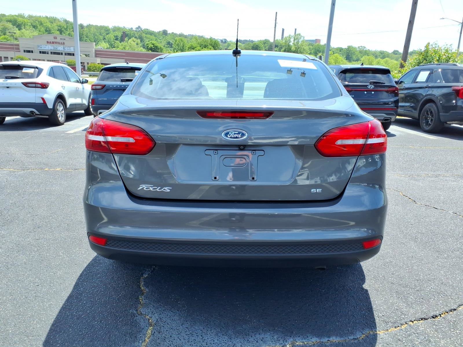 Used 2018 Ford Focus SE w/ Cold Weather Package FWD image 7