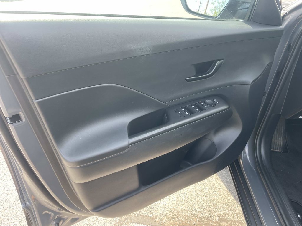 Used 2025 Hyundai Kona SEL AWD/4WD image 15