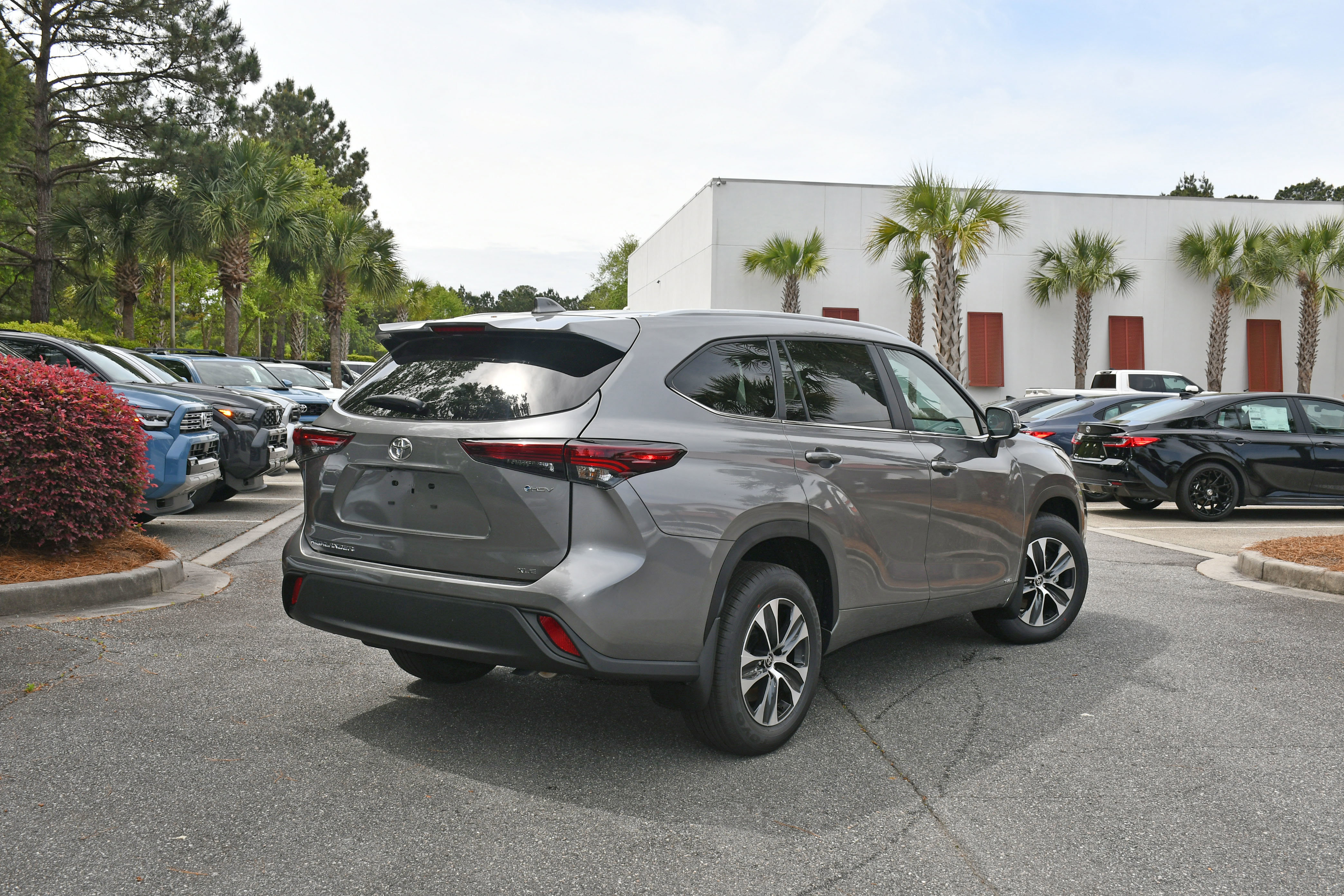 New 2026 Toyota Highlander XLE AWD/4WD image 2
