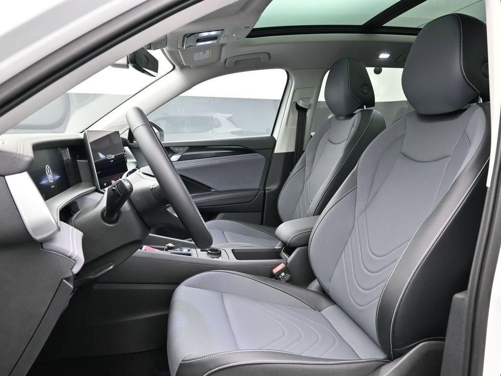 New 2026 Volkswagen Tiguan SE image 8