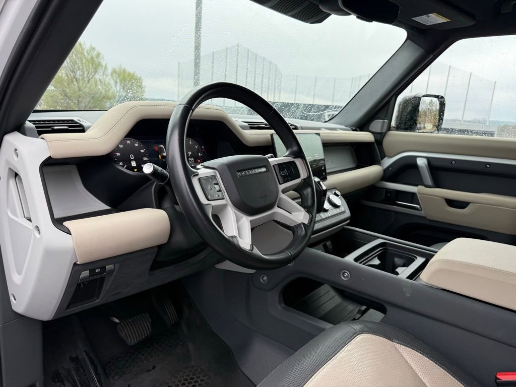 Used 2023 Land Rover Defender 130 X-Dynamic SE image 10