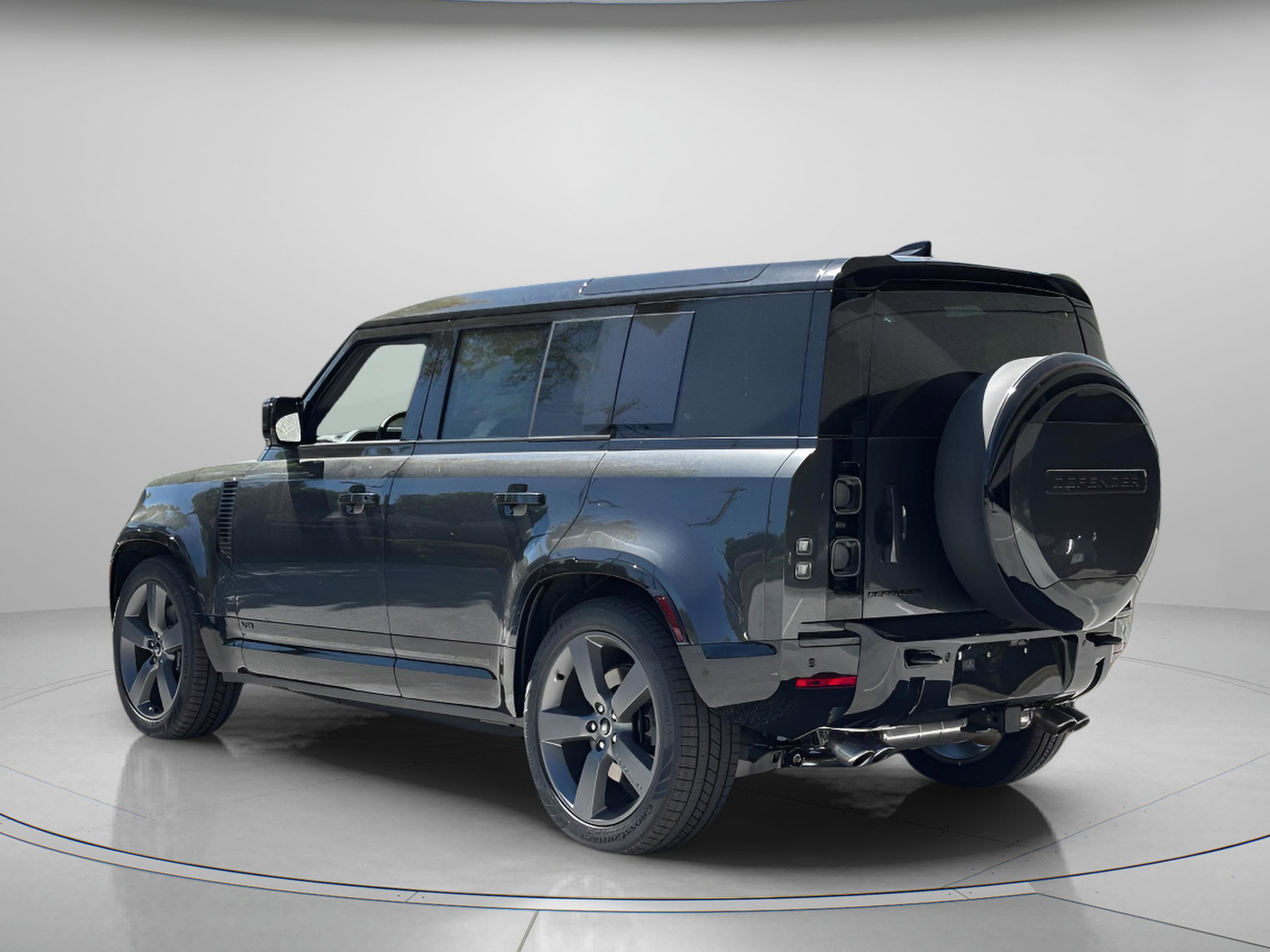 New 2025 Land Rover Defender 110 V8 image 3
