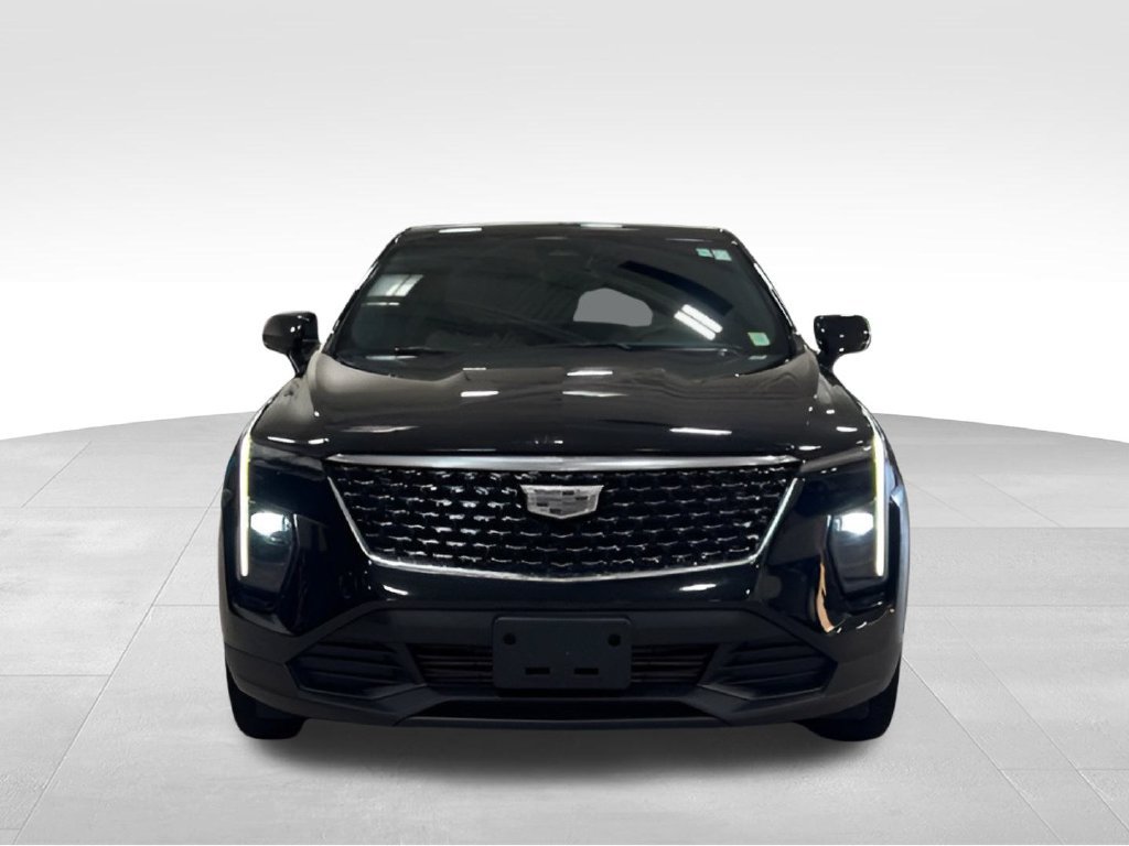 Used 2024 Cadillac XT4 Luxury w/ Cold Weather Package AWD/4WD image 5