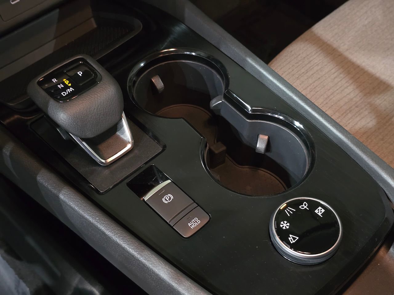 Used 2023 Nissan Rogue SV image 30