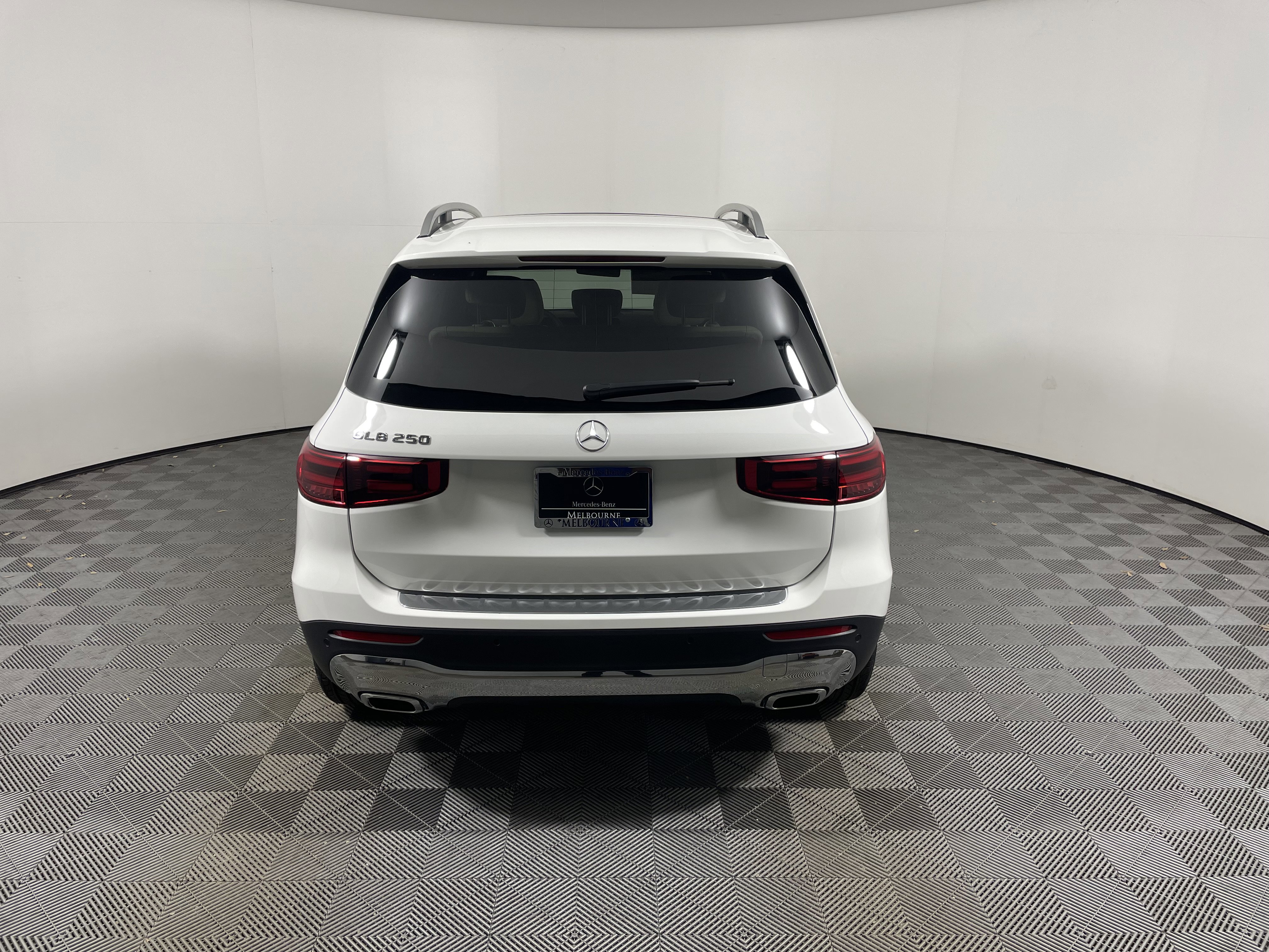 New 2026 Mercedes-Benz GLB 250 image 4