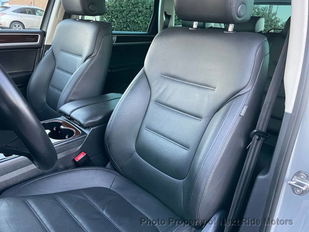 Used 2016 Volkswagen Touareg VR6 image 9