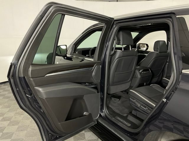 Used 2025 Cadillac Escalade Premium Luxury AWD/4WD image 30