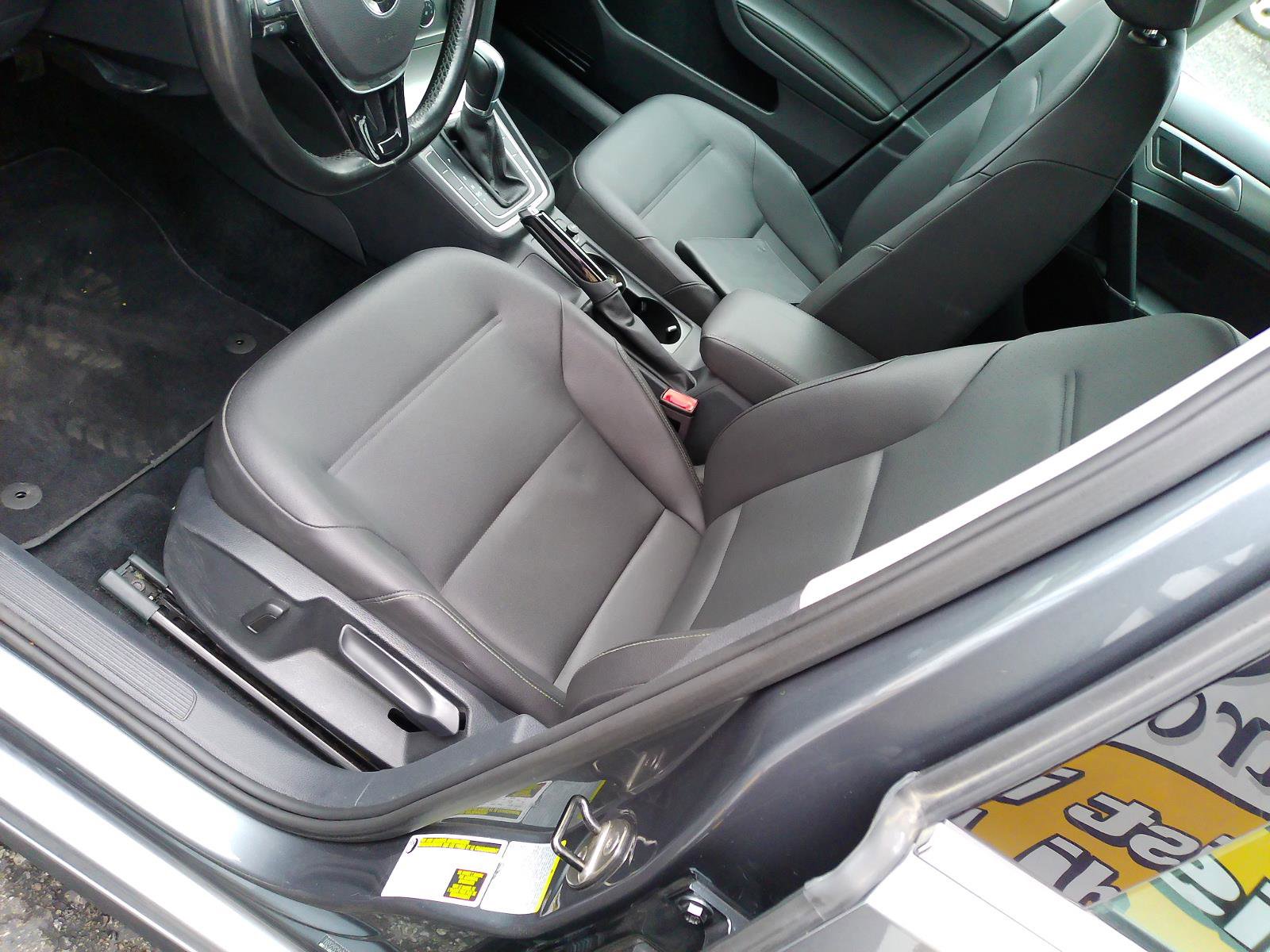 Used 2015 Volkswagen Golf TDI S image 25