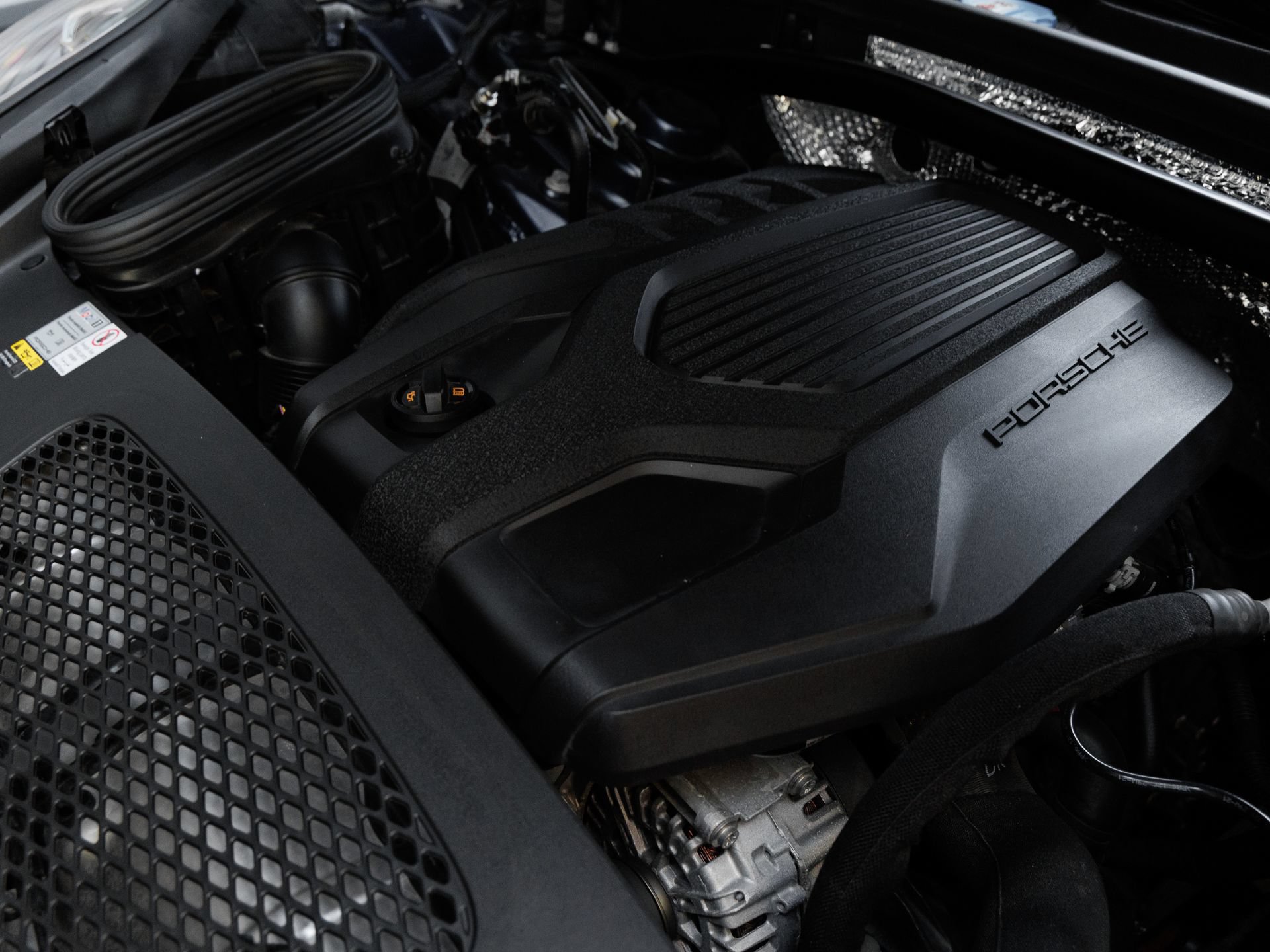 Certified 2022 Porsche Macan AWD/4WD image 39