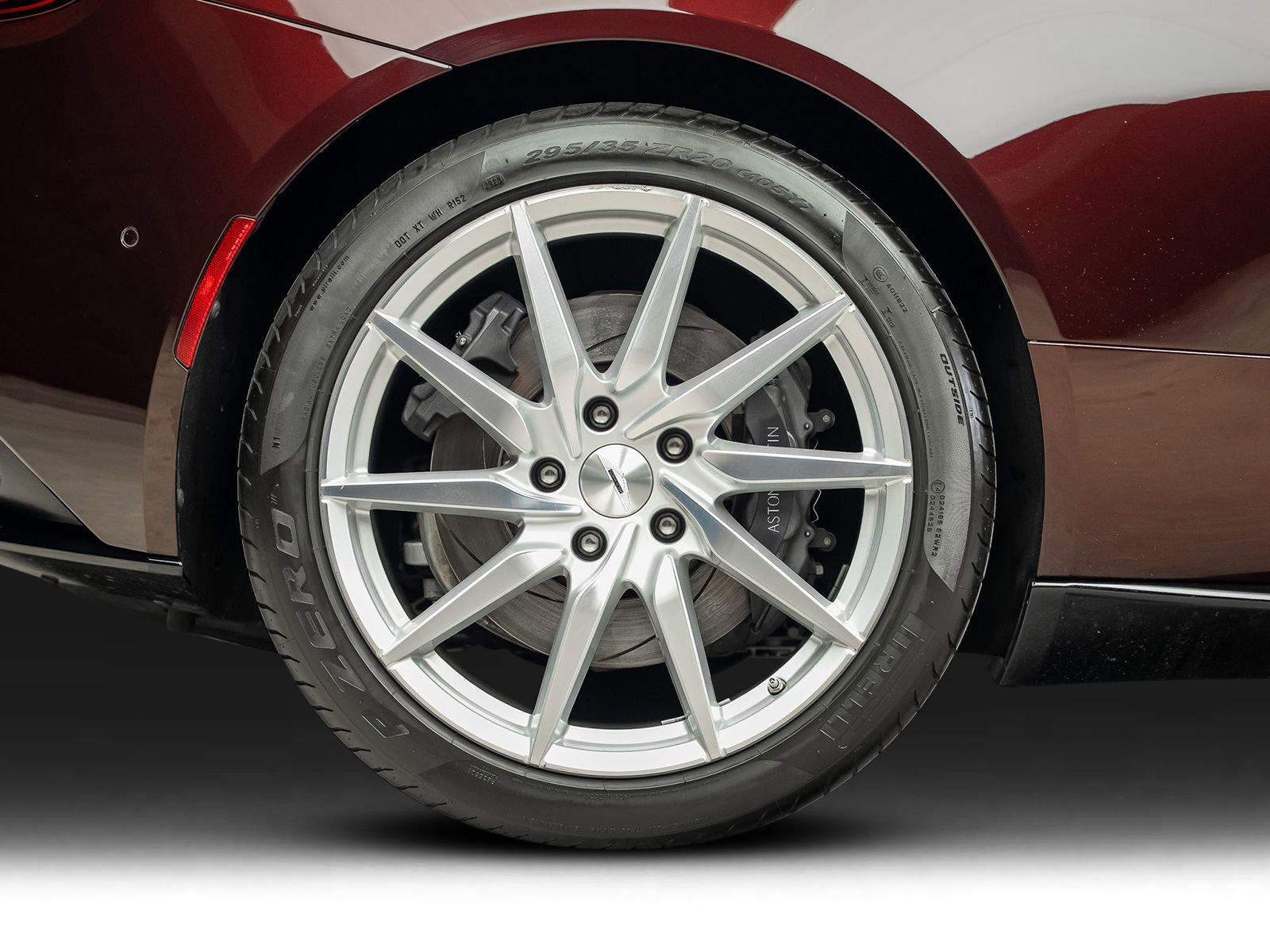 Used 2017 Aston Martin DB11 V12 RWD image 31