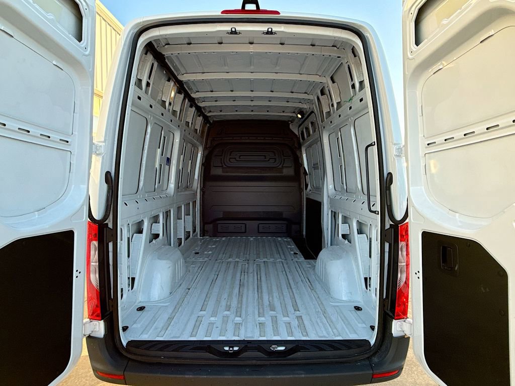Used 2025 Mercedes-Benz Sprinter 2500 image 23