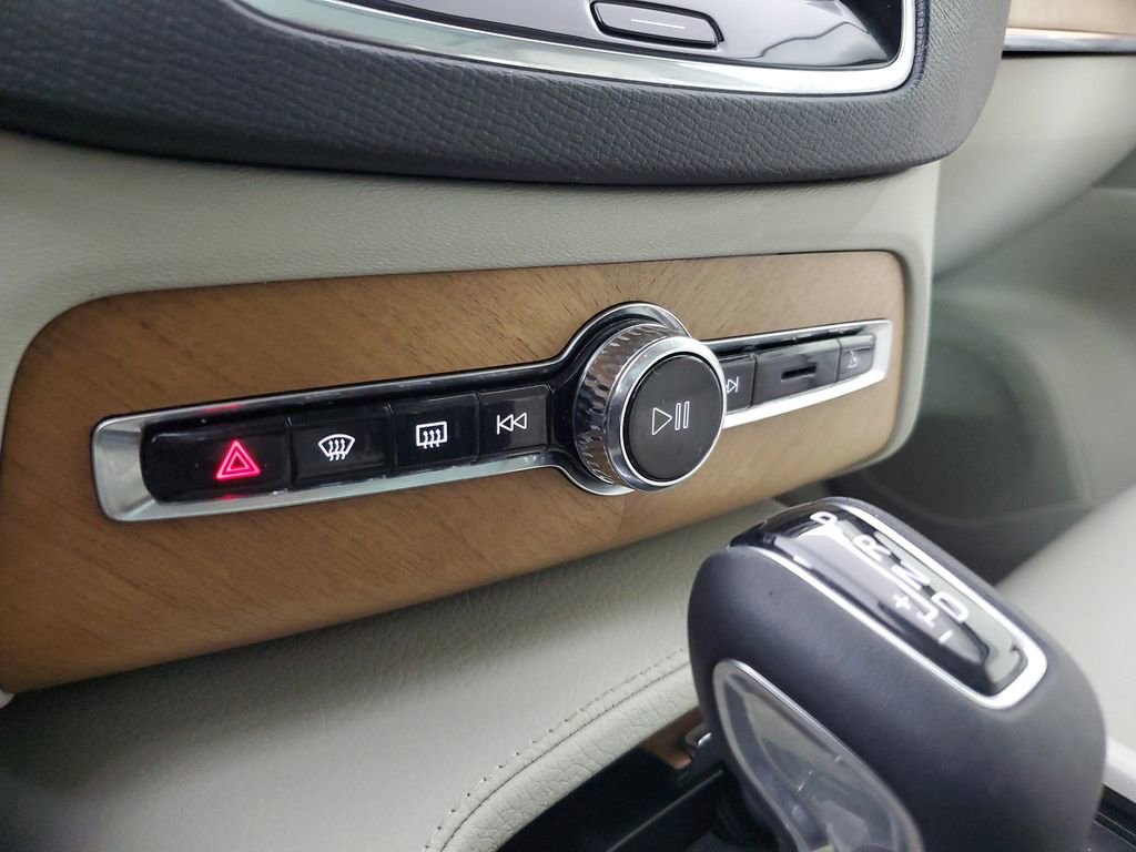 Used 2022 Volvo XC90 T5 Momentum w/ Climate Package FWD image 33