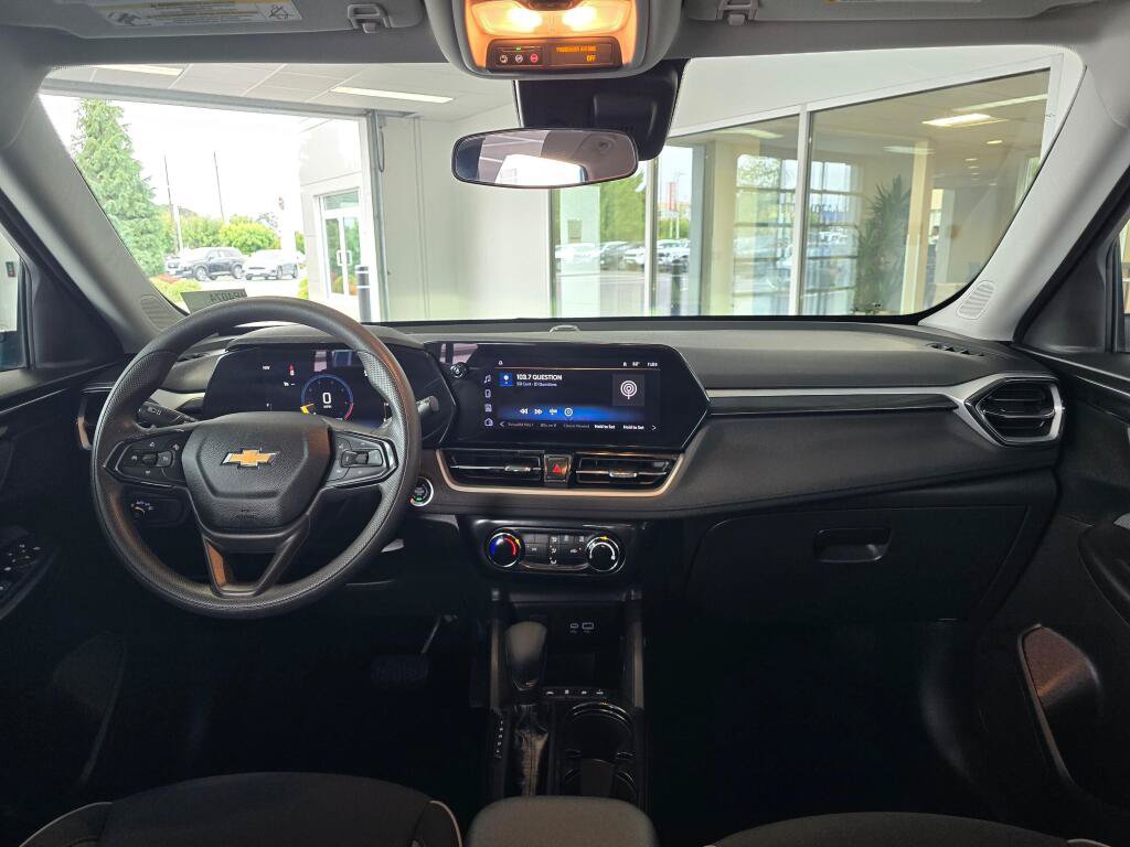 Used 2025 Chevrolet TrailBlazer LT AWD/4WD image 36