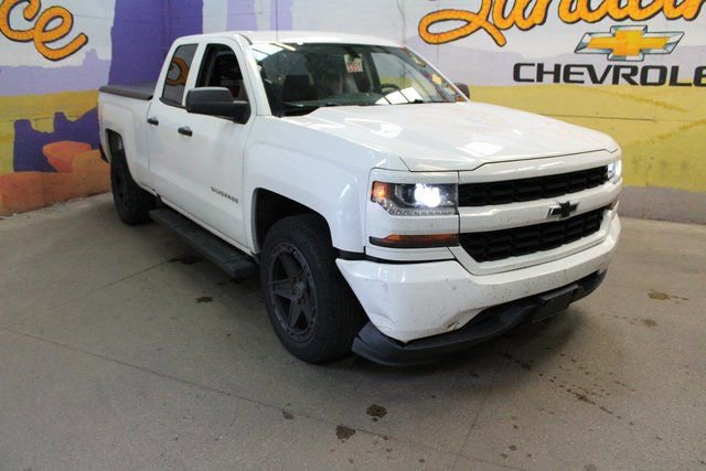 Used 2017 Chevrolet Silverado 1500 Custom w/ Custom Convenience Package image 4