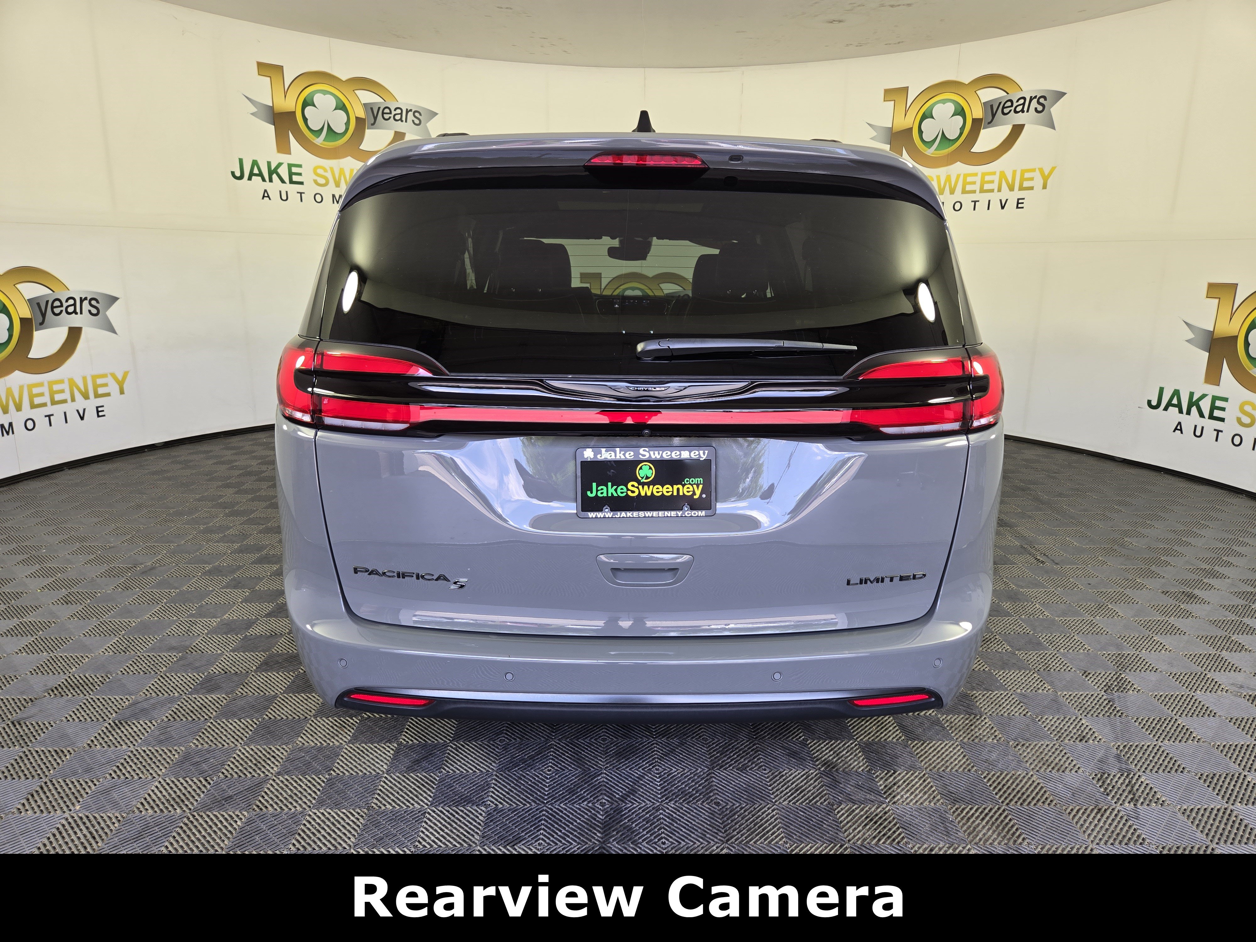 Used 2025 Chrysler Pacifica Limited FWD image 9