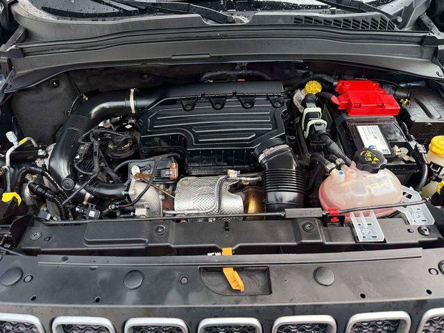 Certified 2023 Jeep Renegade Latitude AWD/4WD image 17