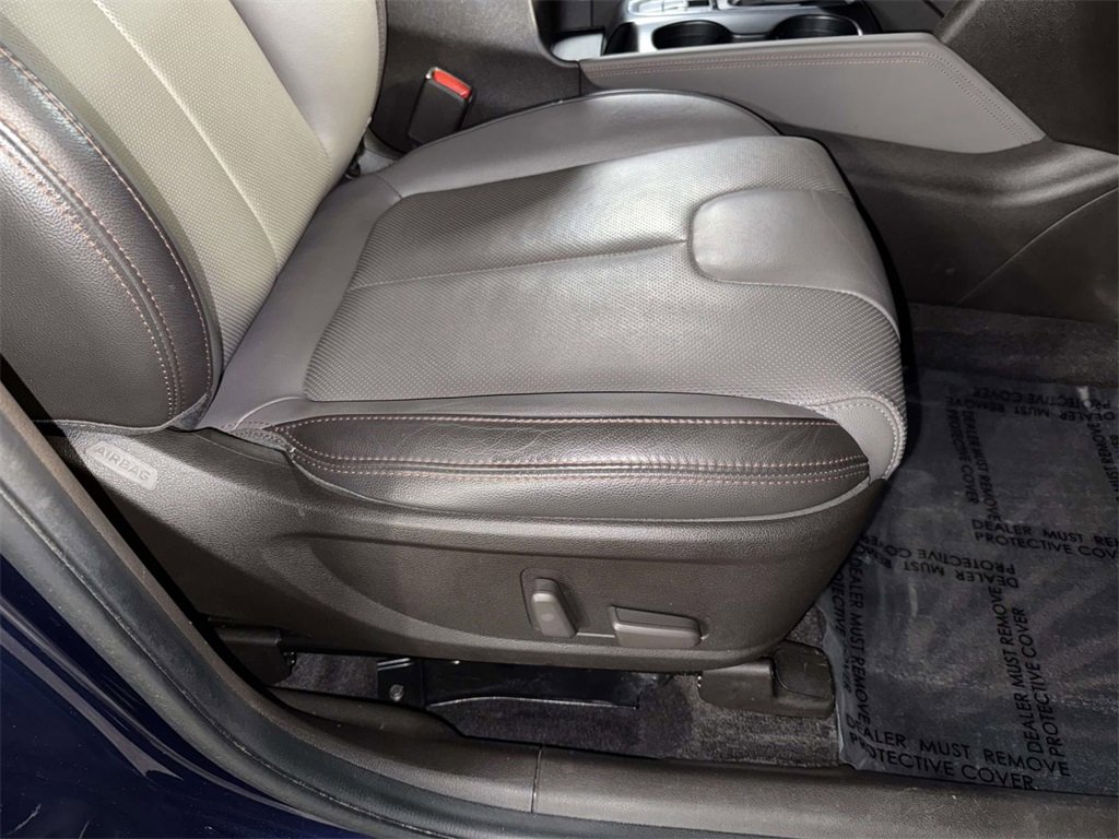 Used 2020 Hyundai Santa Fe Limited image 15