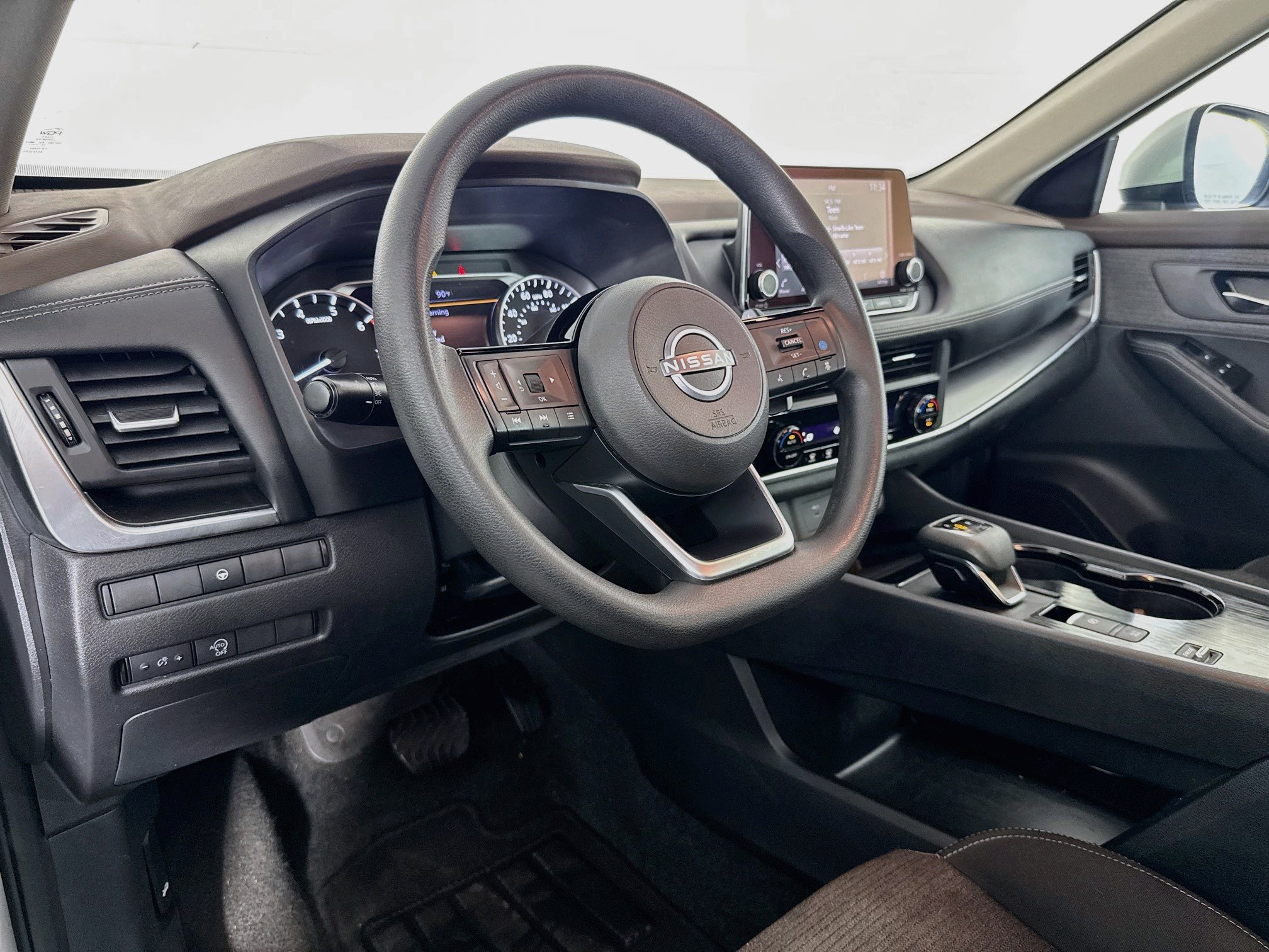 Used 2023 Nissan Rogue SV FWD image 21