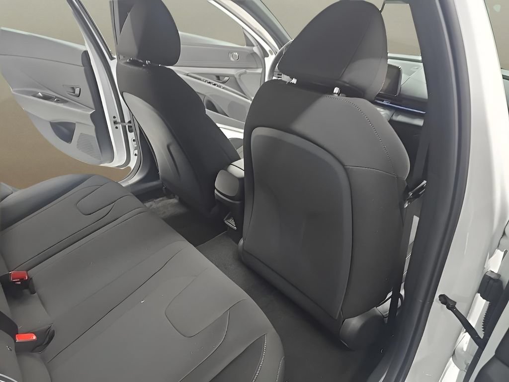 New 2026 Hyundai Elantra SEL FWD image 14