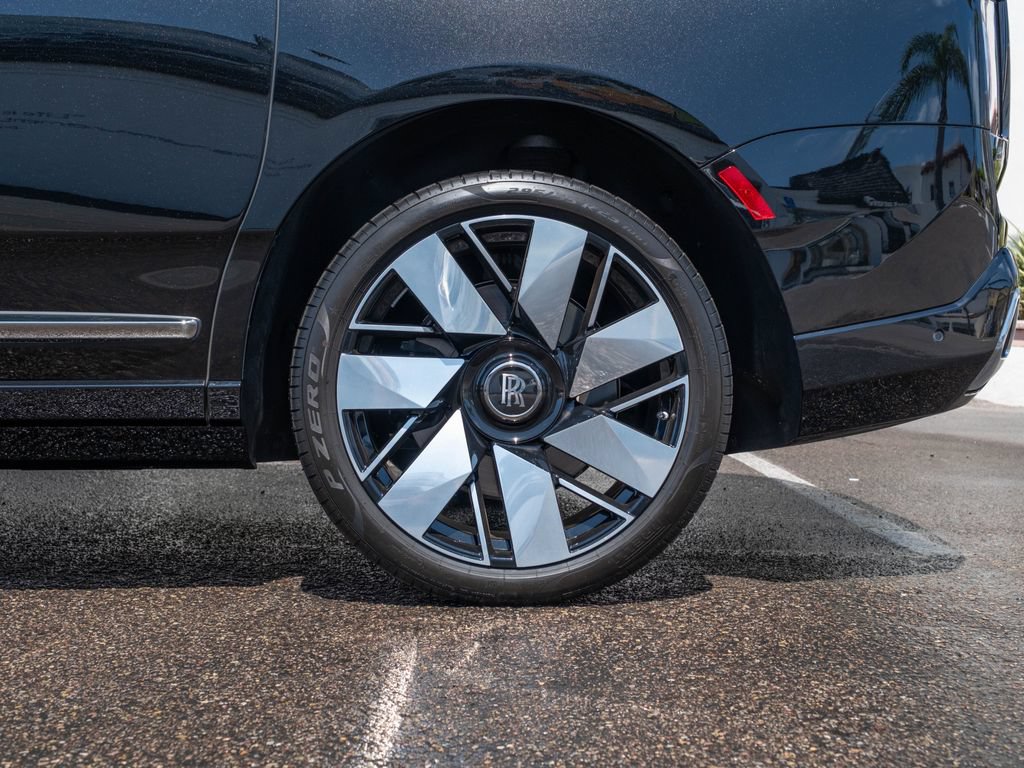 Used 2025 Rolls-Royce Cullinan AWD/4WD image 44