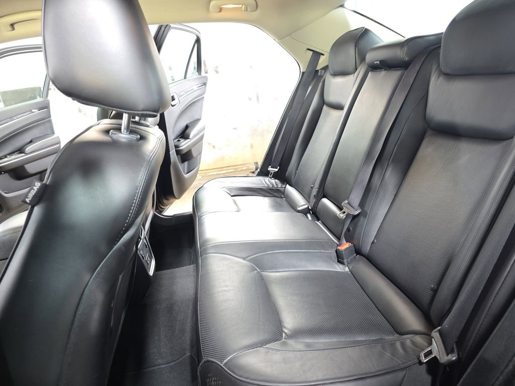 Used 2023 Chrysler 300 Touring L w/ Comfort Group image 13