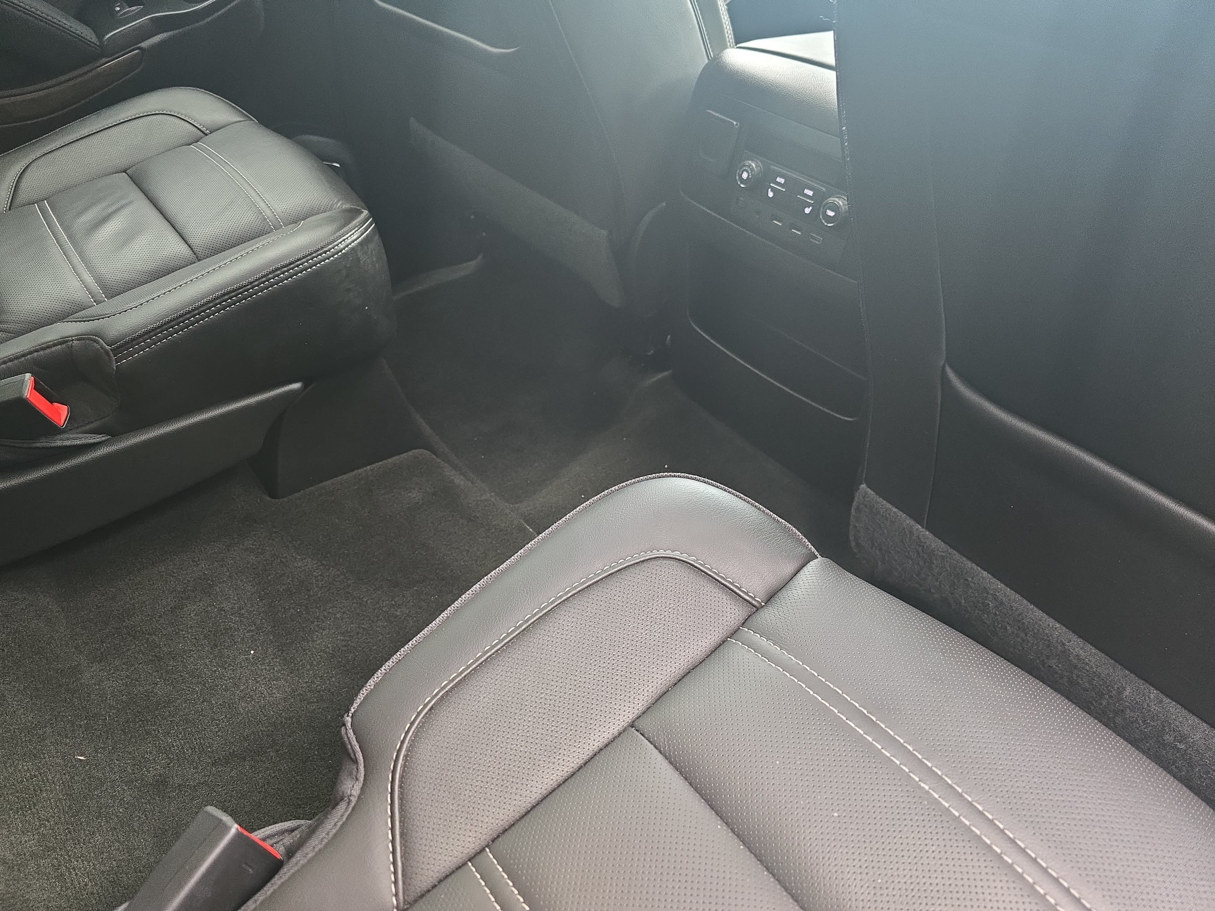 Used 2018 GMC Yukon Denali w/ Open Road Package AWD/4WD image 11