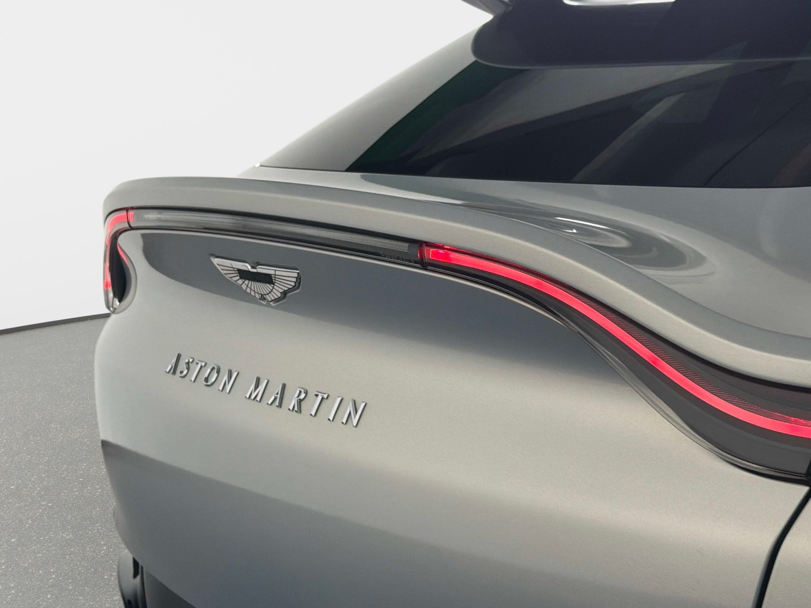 Used 2023 Aston Martin DBX AWD/4WD image 48