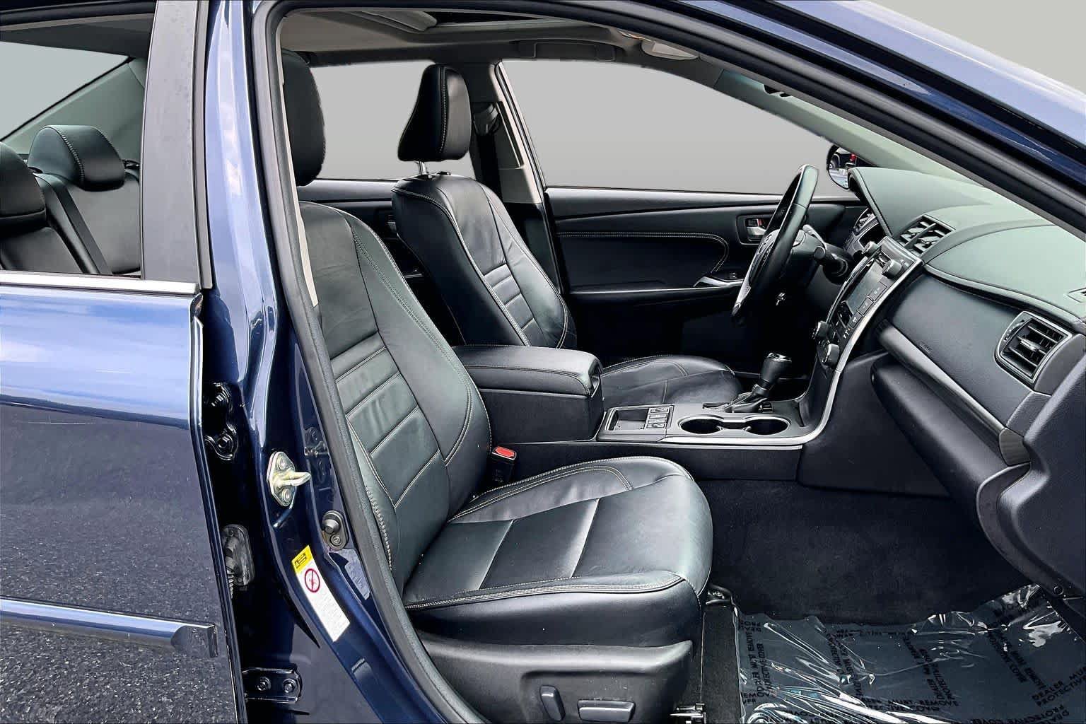 Used 2017 Toyota Camry XLE w/ Moonroof Package FWD image 9